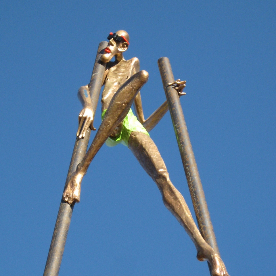 Walking on Stilts, 2006, Figure H = 170, W = 70 cm; overall installation up to 10 meters possible; bronze-colored, 5 unique pieces.