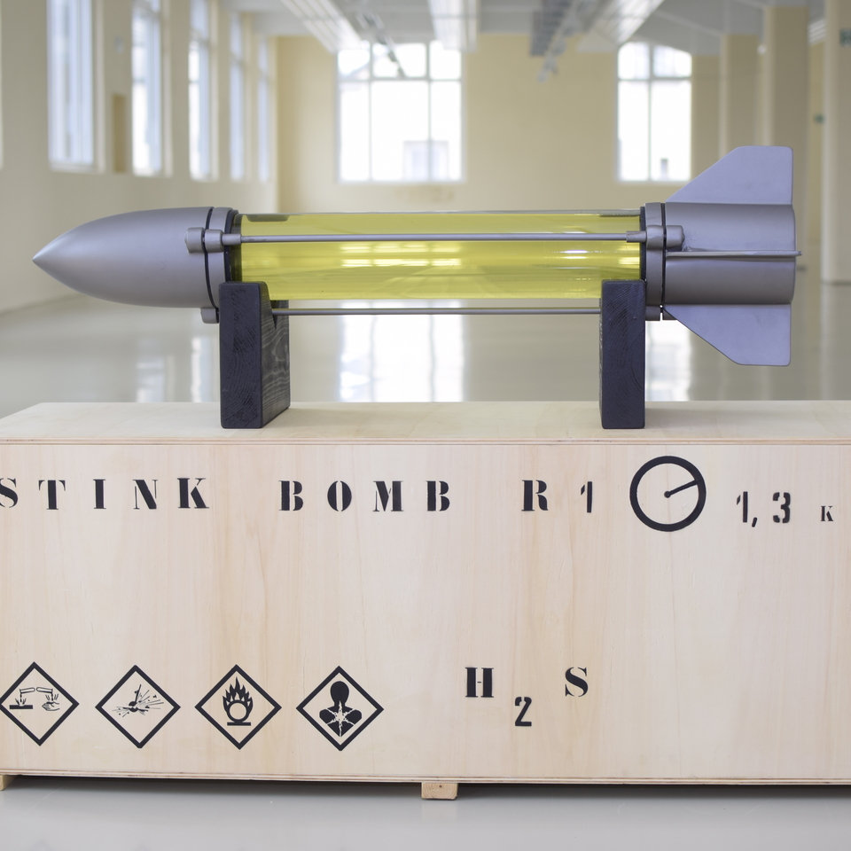 Do not be afraid Stink Bomb 2019 , 130x45x80 cm, 7 liters of hydrogen sulfide , control technology GPS, wood, steel, glass